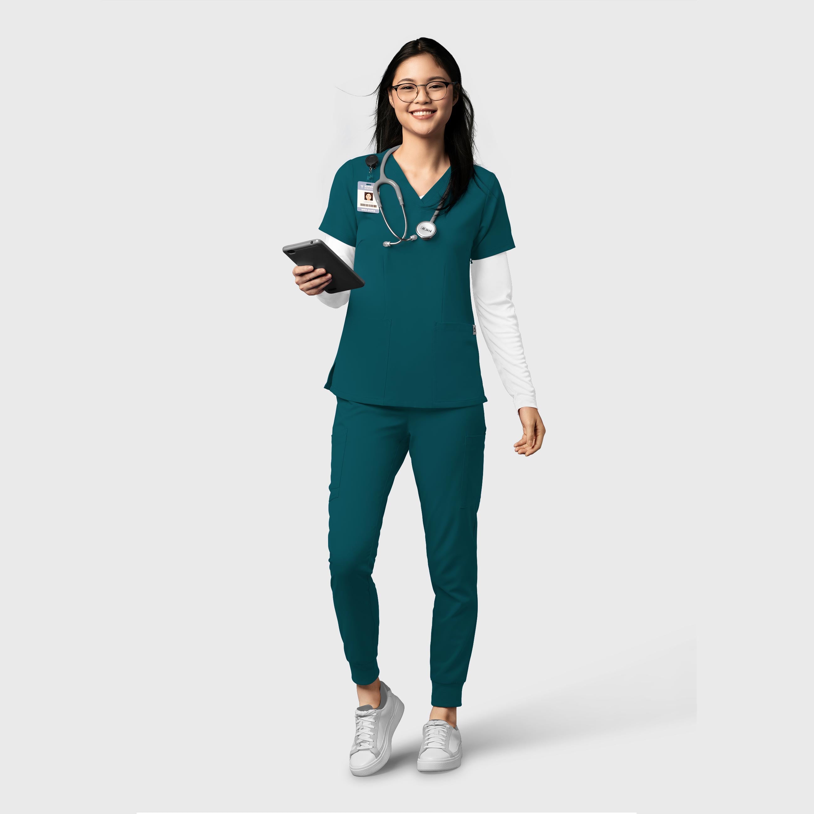 Scrub Uniforme Médico con Filipina con cuello en V curvo y pantalón jogger tipo cargo para mujer | Marca Wink
