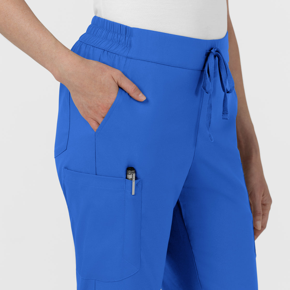 Scrub Médico repelente a liquidos, de filipina con Cuello en V con pantalón Corte Acampanado, para Mujer Boundless - Marca Wink
