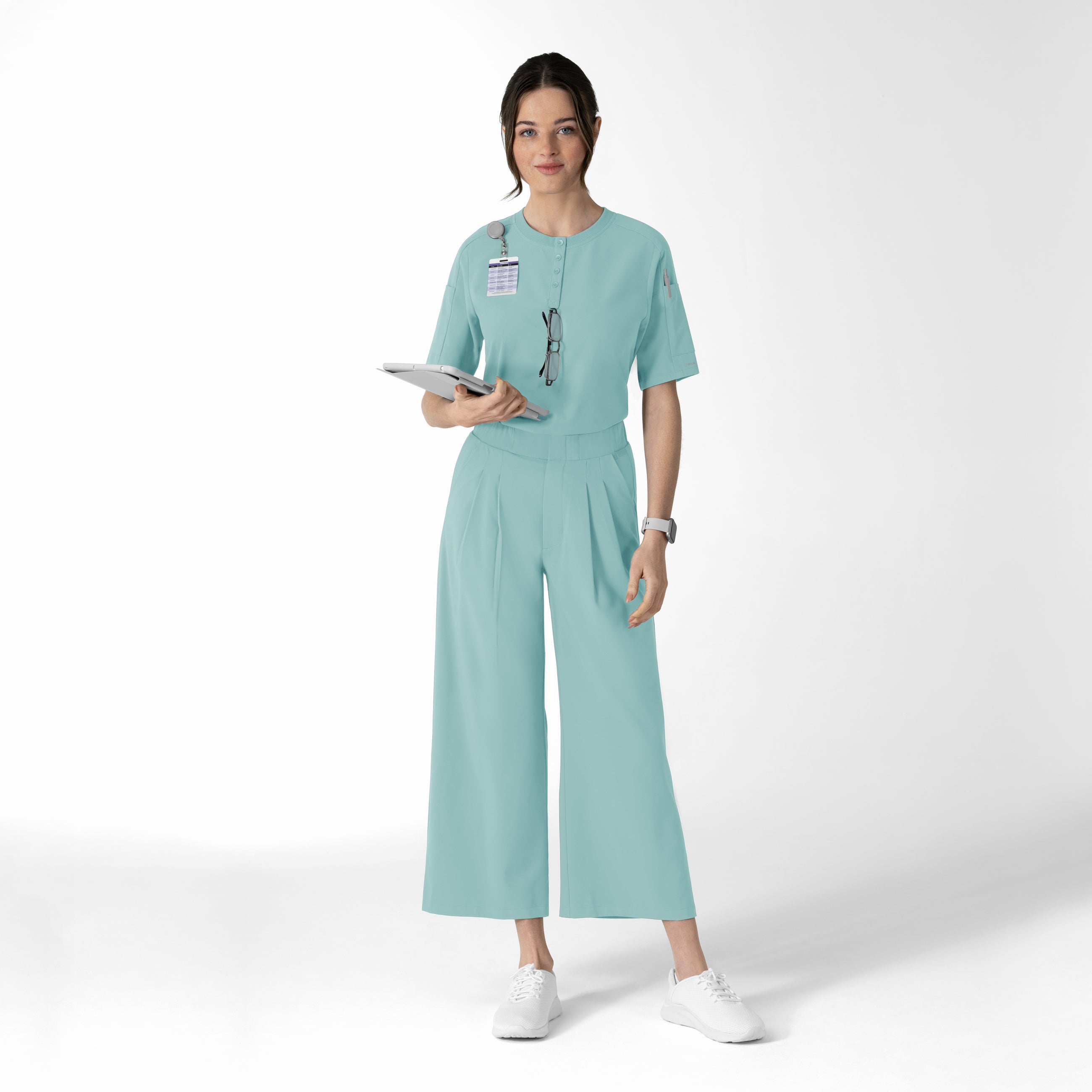 Scrub Uniforme Médico con Filipina Hanley y corte Cropped Renew | Marca Wink