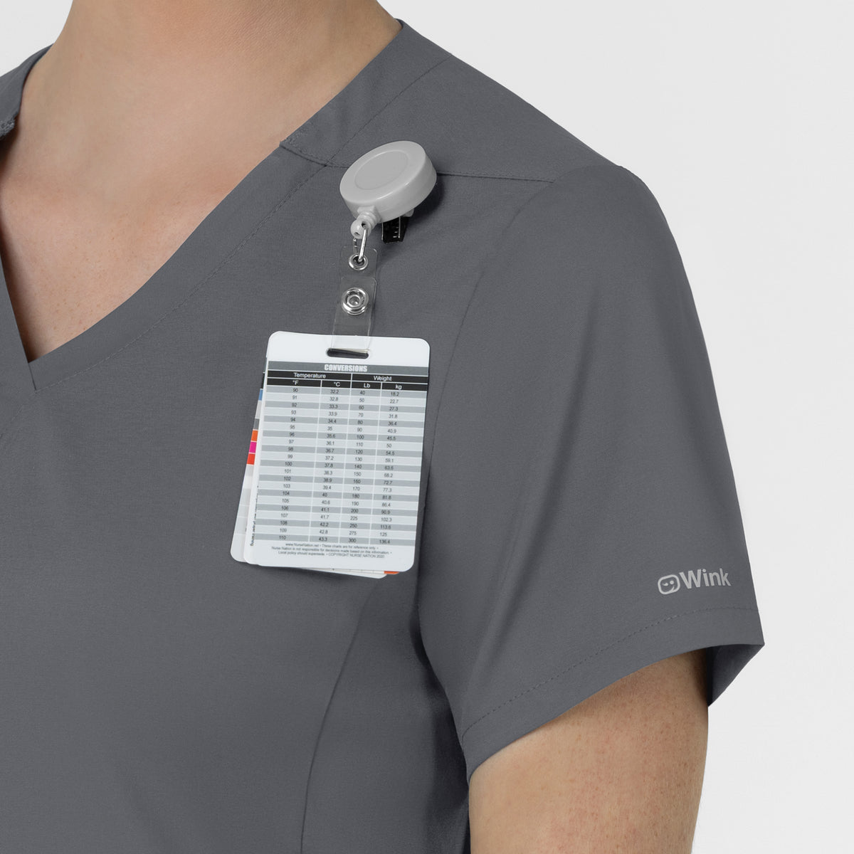 Scrub Médico repelente a liquidos, de filipina con Cuello en V con pantalón Corte Acampanado, para Mujer Boundless - Marca Wink