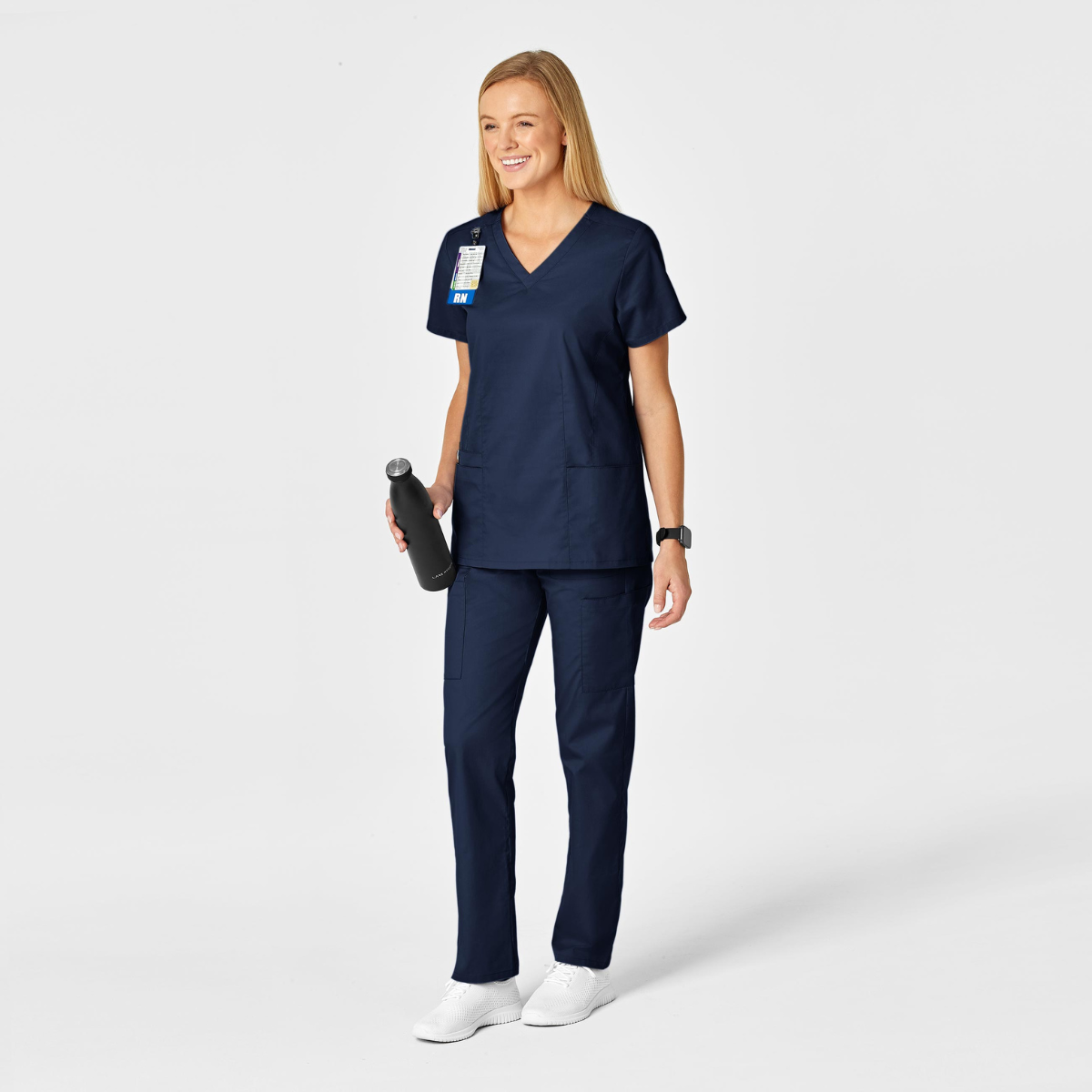 Scrub de filipina repelente a líquidos, con cuello en V y pantalón cargo convertible de pierna delgada para mujer | Marca Wink