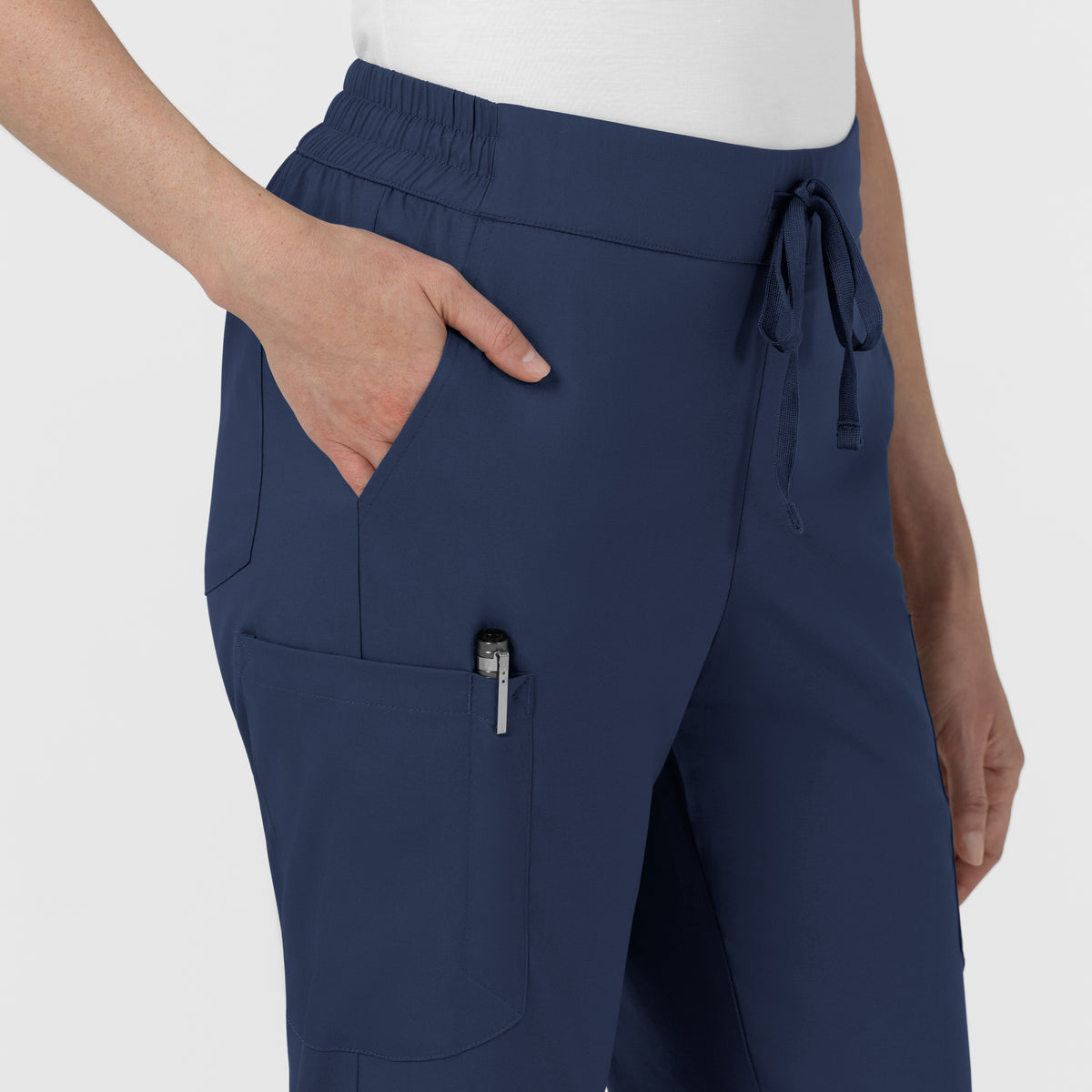 Scrub Médico repelente a liquidos, de filipina con Cuello en V con pantalón Corte Acampanado, para Mujer Boundless - Marca Wink