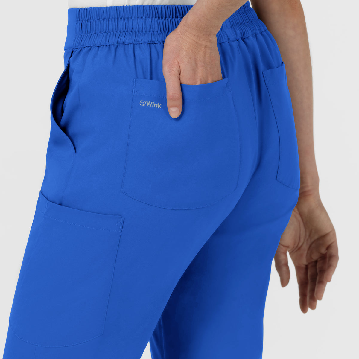 Scrub Médico repelente a liquidos, de filipina con Cuello en V con pantalón Corte Acampanado, para Mujer Boundless - Marca Wink