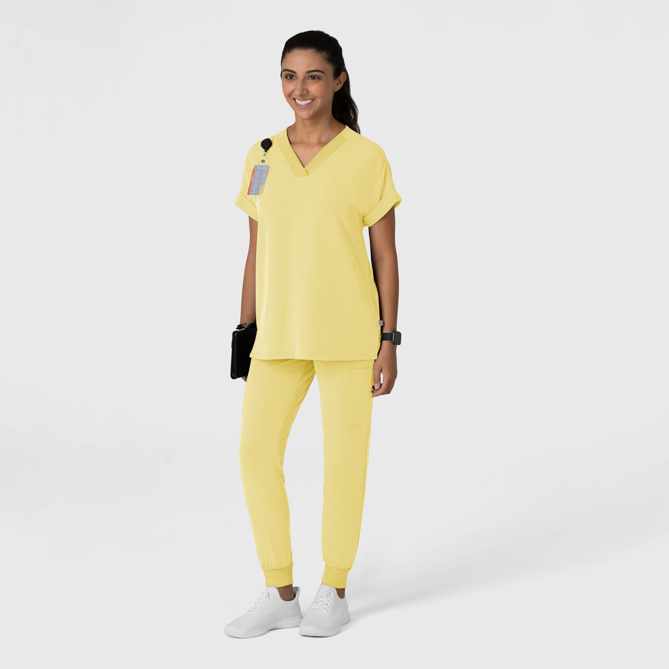 Scrub Médico con Filipina con Cuello V y Hombros Caídos Pantalón tipo Jogger, para Mujer Nova - Marca Wink