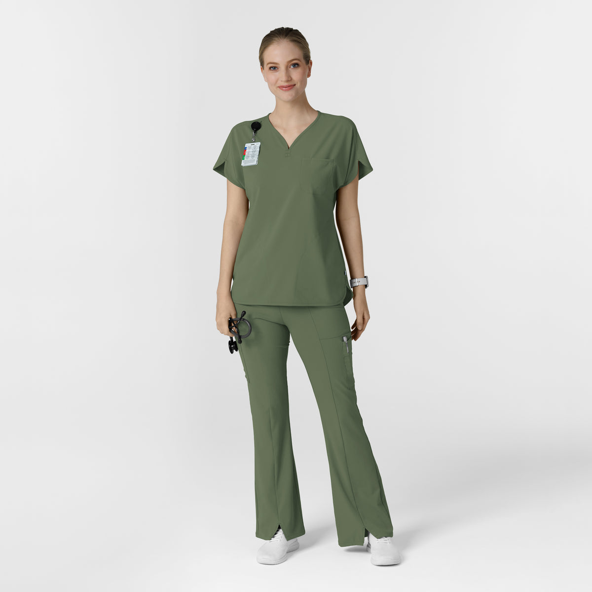 Set de Blusa Médica tipo Dolmán con Pantalón Cargo Acampanado - Marca Wink