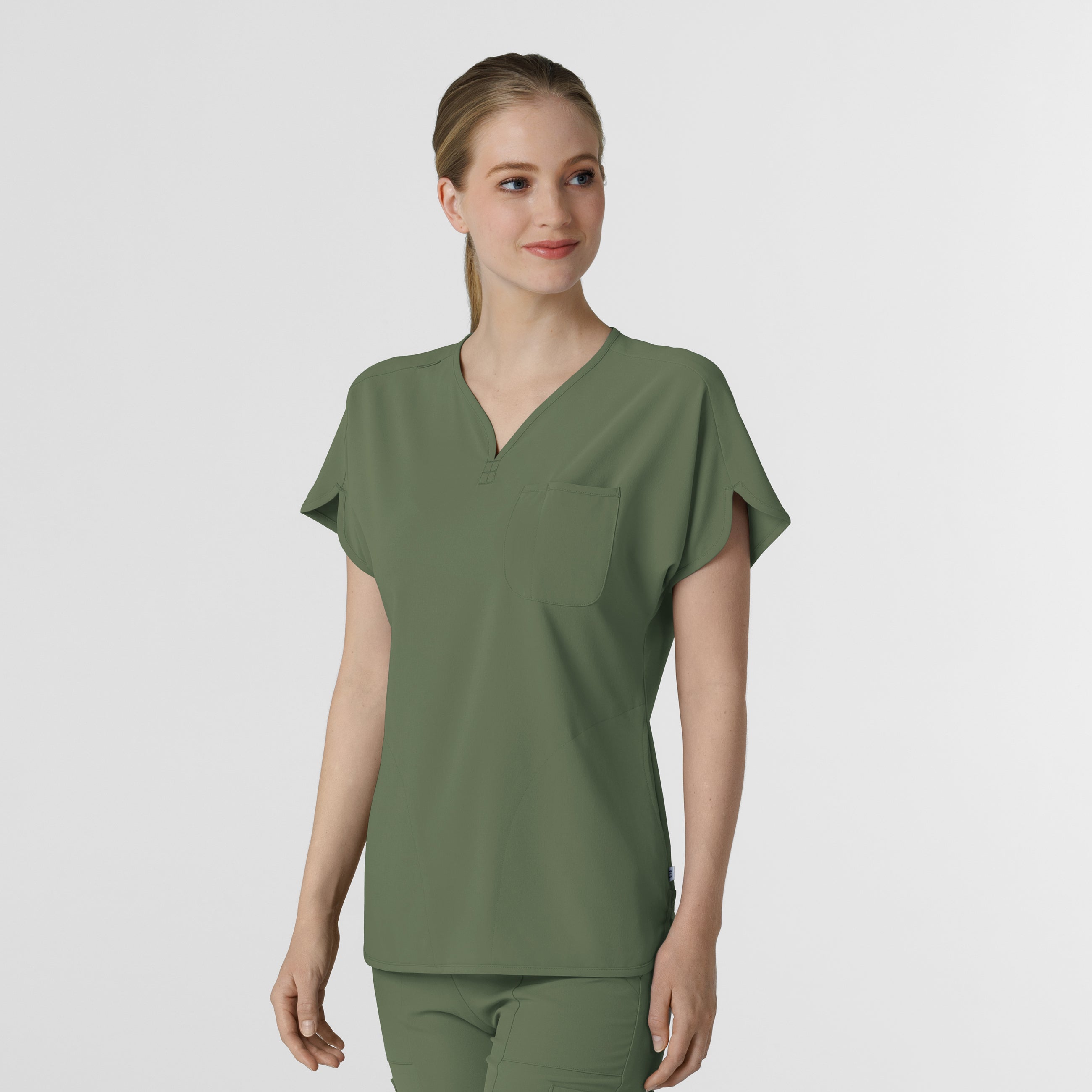 Set de Blusa Médica tipo Dolmán con Pantalón Cargo Acampanado - Marca Wink