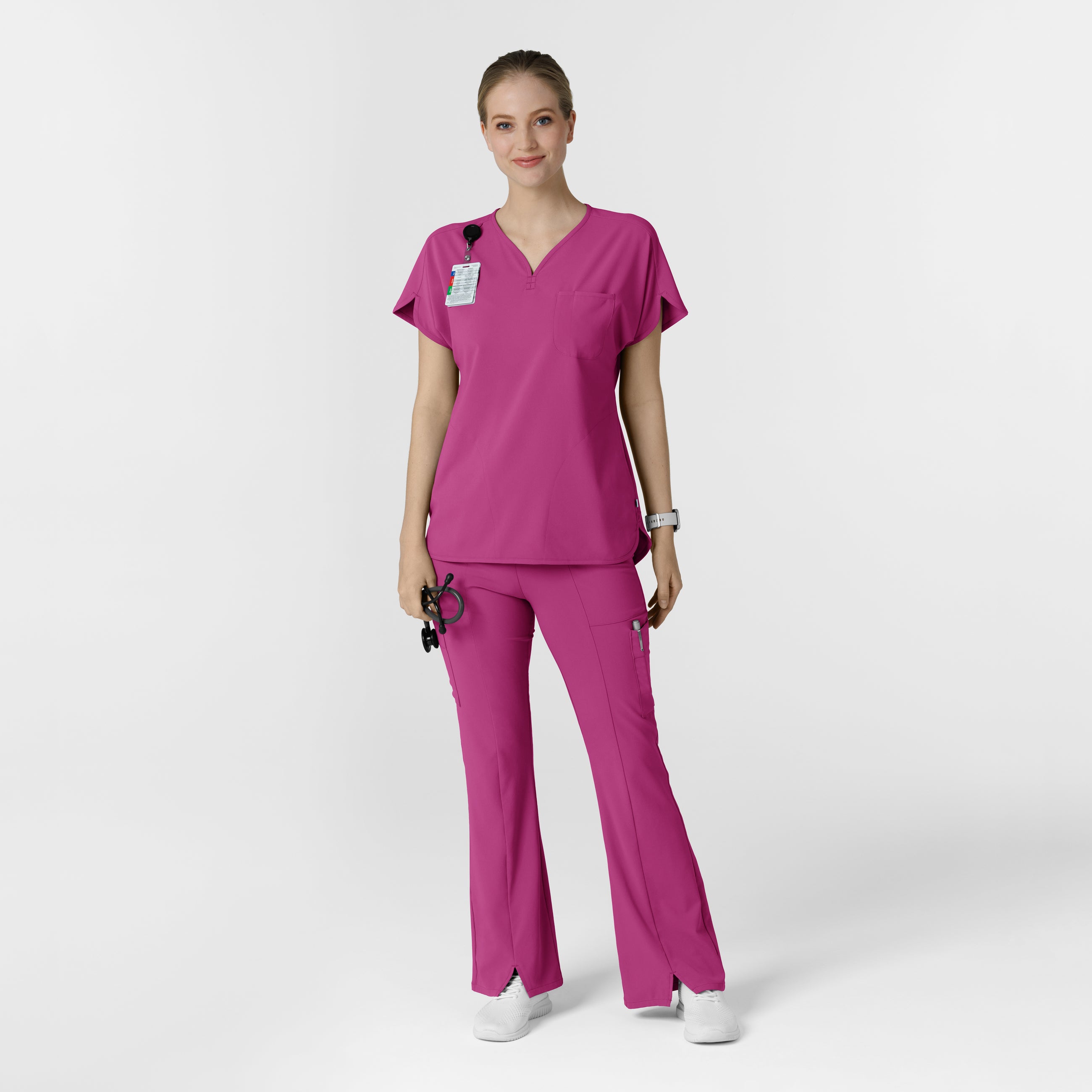 Scrub de Filipina con cuello V y pantalón tipo cargo con cintura alta y corte estrecho para Mujer RENEW | Marca Wink