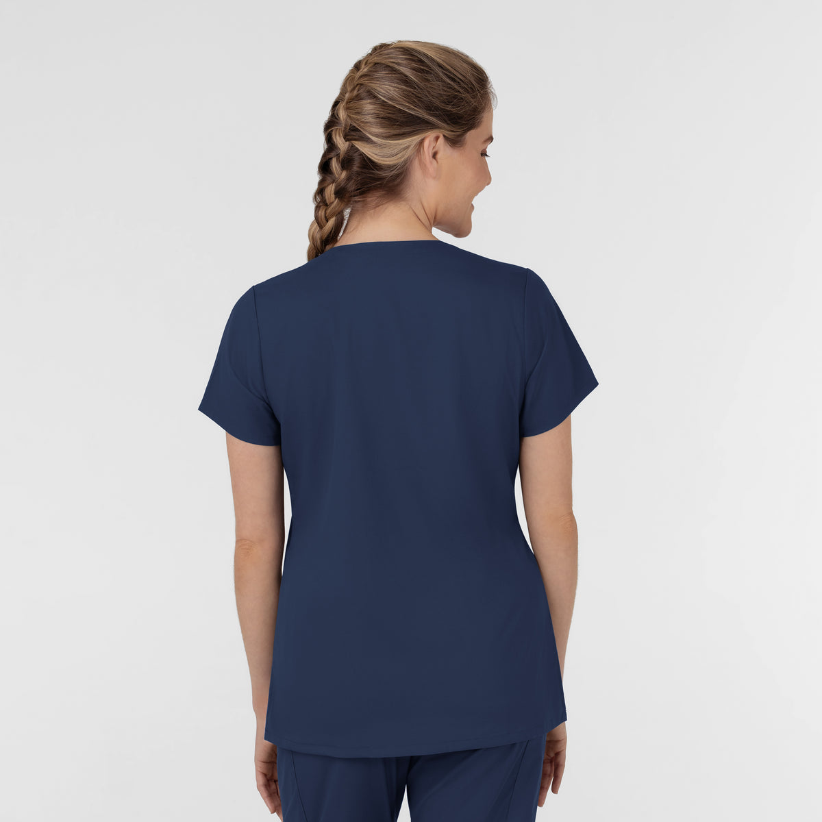 Scrub Médico repelente a liquidos, de filipina con Cuello en V con pantalón Corte Acampanado, para Mujer Boundless - Marca Wink