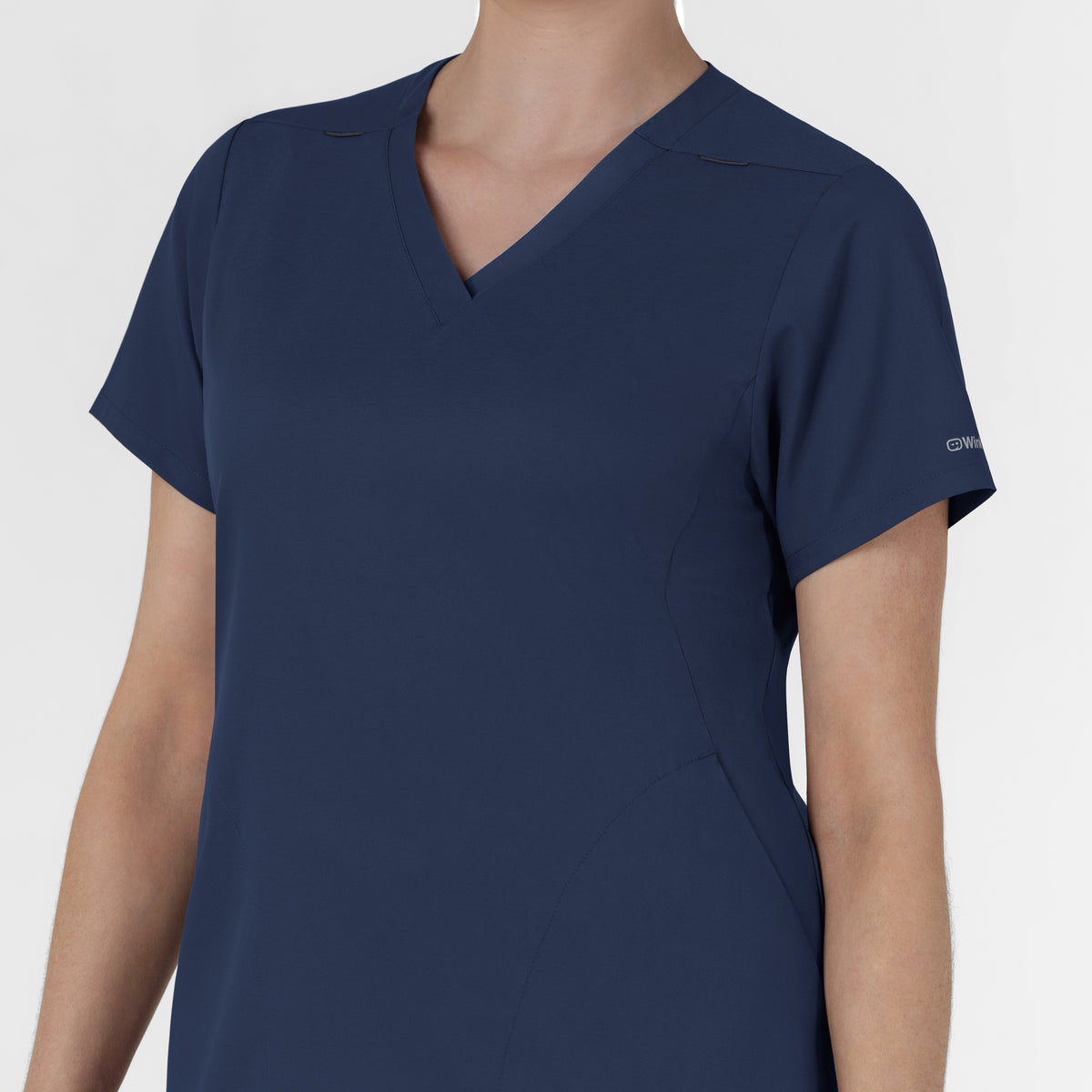 Scrub Médico repelente a liquidos, de filipina con Cuello en V con pantalón Corte Acampanado, para Mujer Boundless - Marca Wink