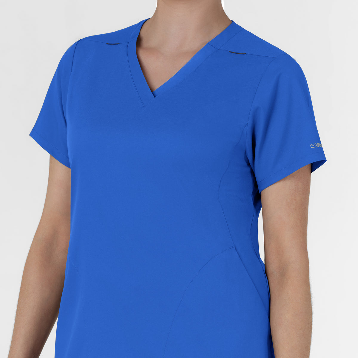 Scrub Médico repelente a liquidos, de filipina con Cuello en V con pantalón Corte Acampanado, para Mujer Boundless - Marca Wink
