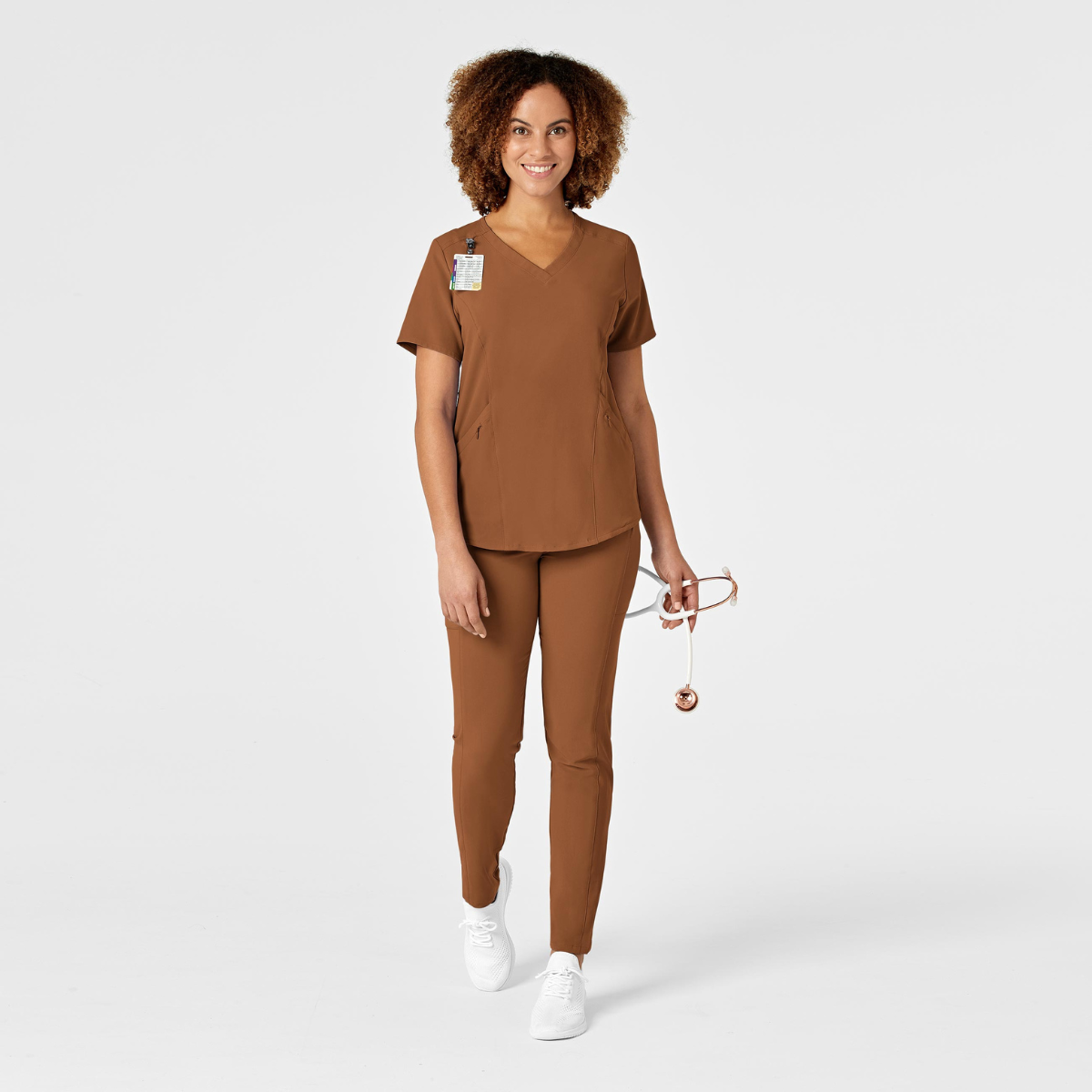 Scrub de Filipina con cuello V y pantalón tipo cargo con cintura alta y corte estrecho para mujer | Marca Wink